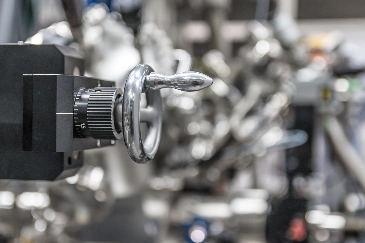 工厂做新媒体怎么用 AI 提效？避免内容“幻觉”问题，揭秘工业内容营销的智能革命与真实边界