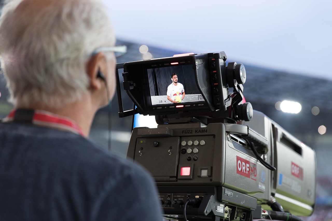 工厂视频没人看?开头 3 秒黄金话术,完播率提升 45% 的秘诀是什么?